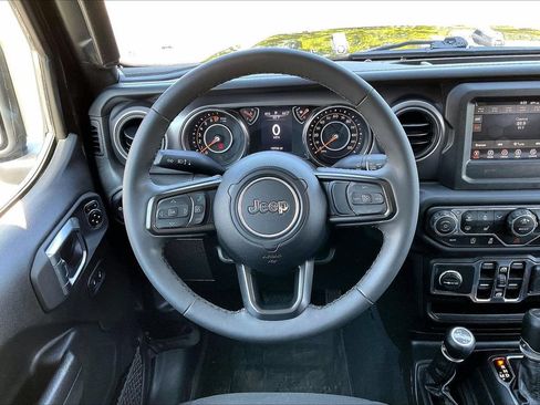 Used 2023 Jeep Gladiator Sport AWD/4WD image 9