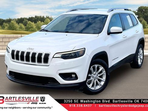 Used 2019 Jeep Cherokee Latitude w/ Popular Appearance Group FWD image 1