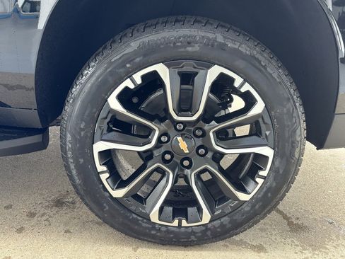 New 2026 Chevrolet Suburban Premier image 5