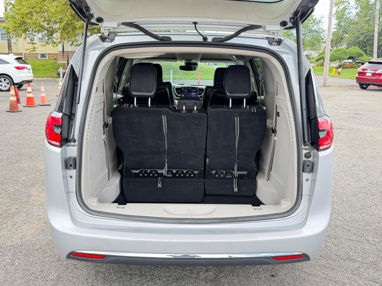 Used 2022 Chrysler Pacifica Touring-L FWD image 35