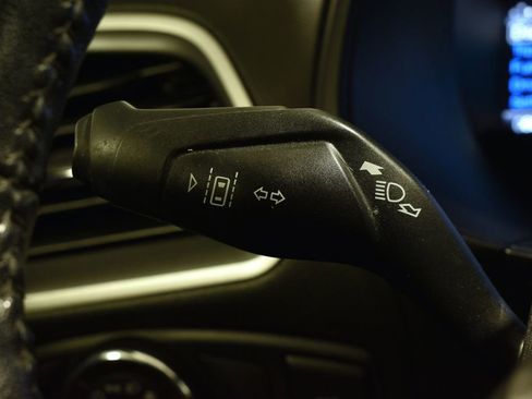 Used 2022 Ford Edge SEL image 16