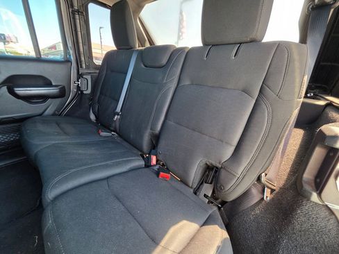 Used 2018 Jeep Wrangler Unlimited Sport AWD/4WD image 13