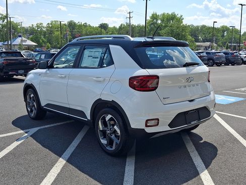 New 2026 Hyundai Venue SEL FWD image 4