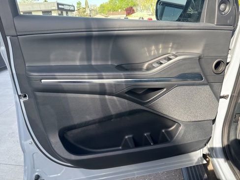 Used 2025 Lincoln Navigator Reserve w/ Jet Appearance Package AWD/4WD image 8