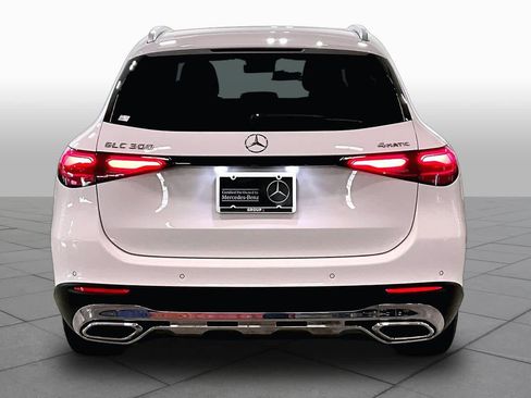Used 2025 Mercedes-Benz GLC 300 4MATIC image 5