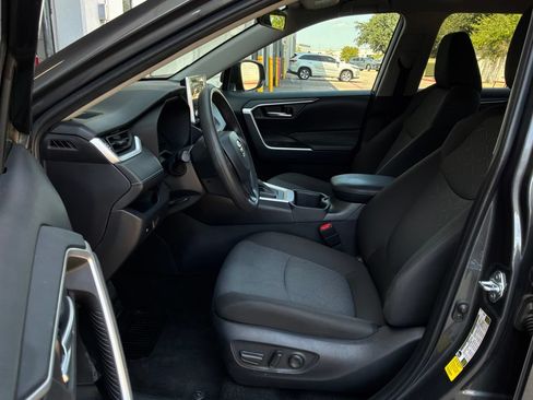 Used 2025 Toyota RAV4 XLE FWD image 10