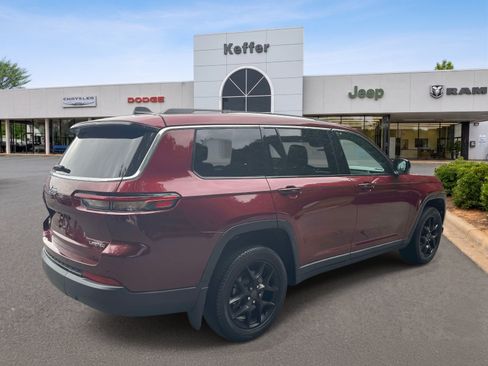 Used 2023 Jeep Grand Cherokee L Laredo AWD/4WD image 6