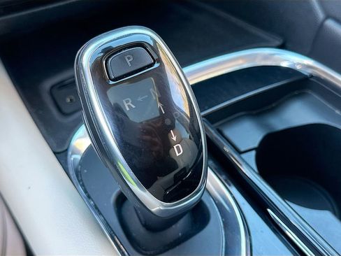 Used 2020 Buick Enclave Premium w/ Sun and Sites Package image 17