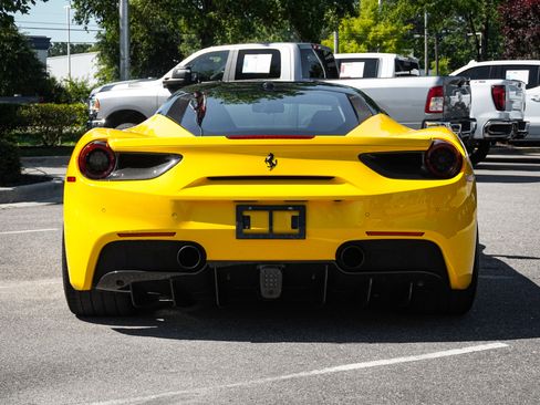 Used 2018 Ferrari 488 GTB RWD image 9