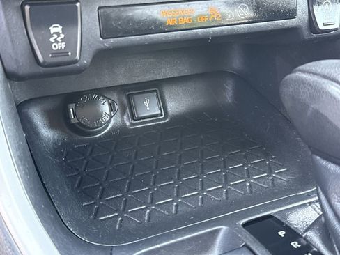 Used 2021 Toyota RAV4 XLE AWD/4WD image 28