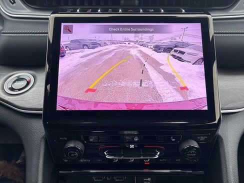 Used 2025 Jeep Grand Cherokee L Limited image 14