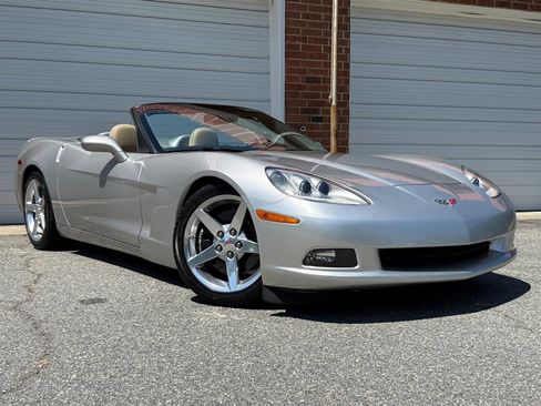 Used 2005 Chevrolet Corvette Convertible w/ Preferred Equipment Group RWD image 29