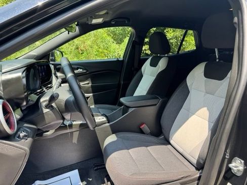 Used 2024 Chevrolet Trax RS w/ Driver Confidence Package FWD image 10