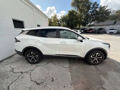 Used 2023 Kia Sportage EX AWD/4WD image 3