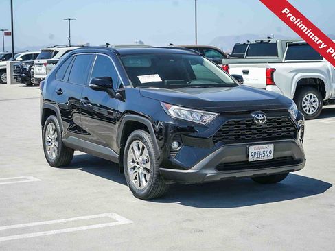 Used 2020 Toyota RAV4 XLE Premium FWD image 3