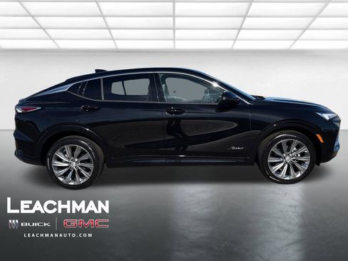 Certified 2025 Buick Envista Avenir image 2
