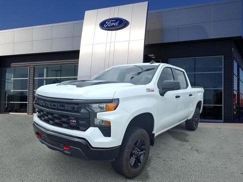 Used 2025 Chevrolet Silverado 1500 Custom Trail Boss AWD/4WD image 4