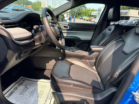 Used 2023 Jeep Compass Latitude w/ Convenience Group AWD/4WD image 9