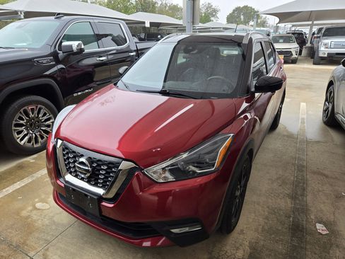 Used 2020 Nissan Kicks SR w/ SR Premium Package image 2