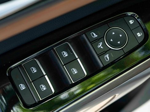 Used 2023 Nissan Pathfinder Platinum FWD image 37