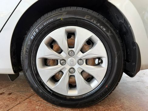 Used 2016 Hyundai Accent SE FWD image 19