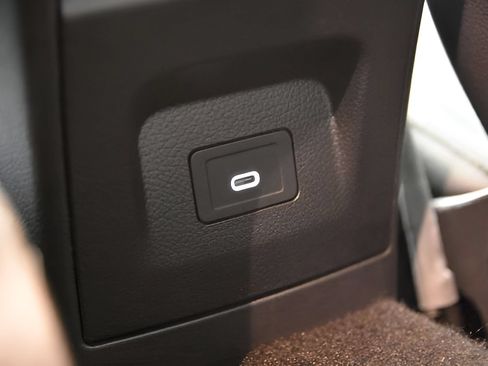 Used 2025 Mercedes-Benz CLA 250 4MATIC image 36