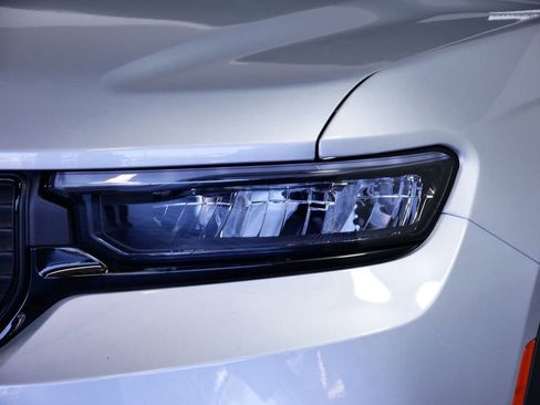 Used 2024 Jeep Grand Cherokee Altitude image 20