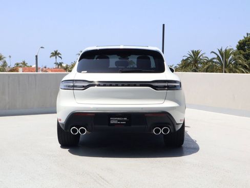 Certified 2025 Porsche Macan AWD/4WD image 10