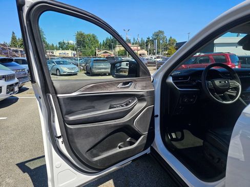 Used 2023 Jeep Grand Cherokee 4WD 4xe image 19