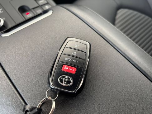 Used 2025 Toyota Highlander XSE AWD/4WD image 21