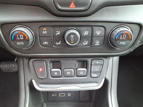 Used 2019 GMC Terrain SLE w/ Driver Convenience Package AWD/4WD image 15