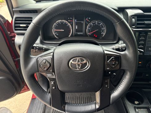 Used 2021 Toyota 4Runner TRD Off-Road Premium w/ Moonroof Package AWD/4WD image 18