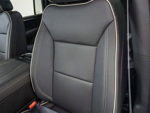 New 2025 Chevrolet Suburban Premier image 21