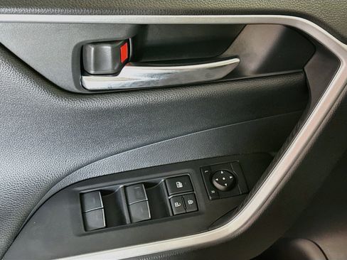 Used 2025 Toyota RAV4 XSE AWD/4WD image 15