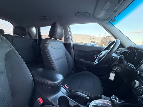 Used 2015 Kia Soul + image 19