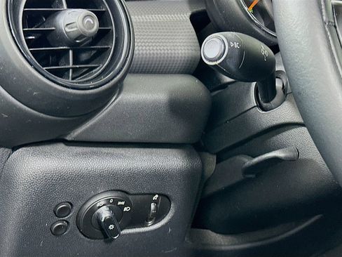 Used 2018 MINI Cooper 2-Door Hardtop image 10