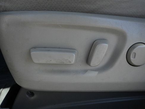 Used 2015 Toyota Sienna LE image 15