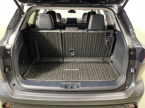 Certified 2024 Toyota Highlander XLE image 10