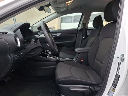 Used 2022 Kia Forte LXS image 13