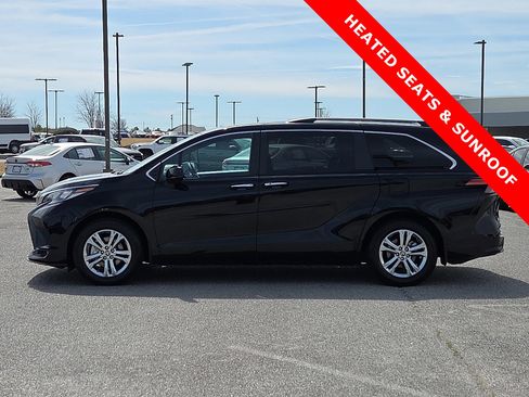 Used 2023 Toyota Sienna XSE w/ XSE Plus Package AWD/4WD image 3