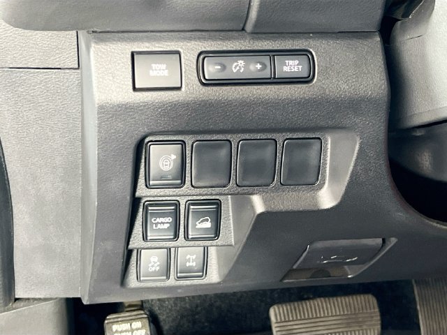 Used 2025 Nissan Frontier PRO-4X AWD/4WD image 21