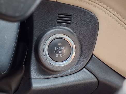 Used 2025 Subaru Outback Limited AWD/4WD image 11