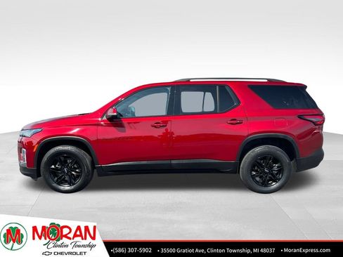 Used 2023 Chevrolet Traverse LT FWD image 3