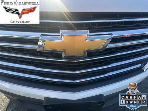 Used 2023 Chevrolet Traverse LT FWD image 36