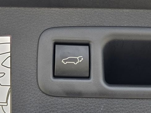 Used 2024 Toyota Highlander LE image 13