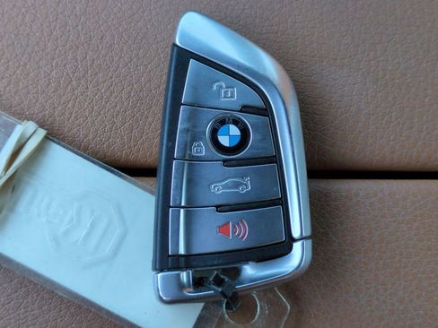 Used 2020 BMW 740i w/ M Sport Package image 30