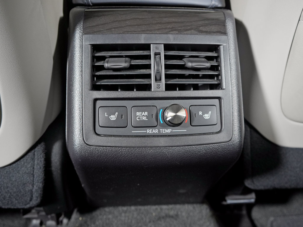 Used 2015 Toyota Avalon Limited w/ Technology Package FWD image 35
