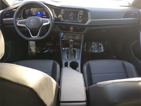 Certified 2023 Volkswagen Jetta SE image 12