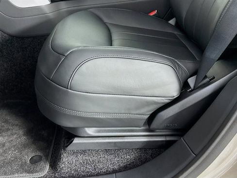 New 2026 Land Rover Range Rover Long Wheelbase SE image 22