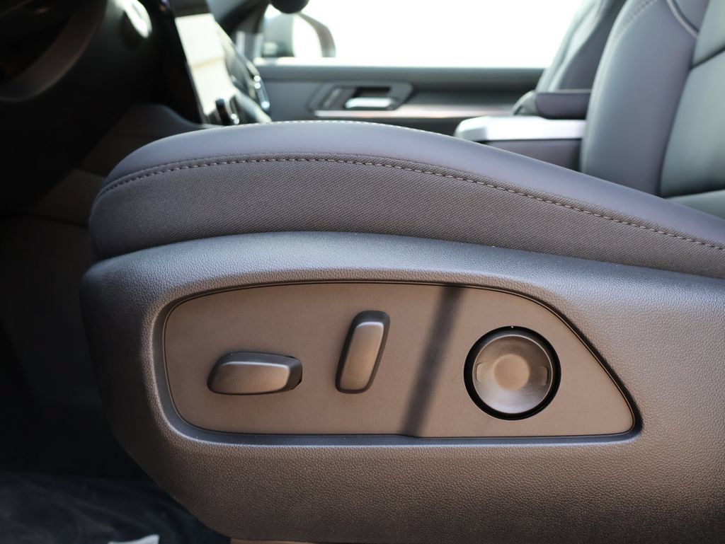 New 2027 GMC Terrain Elevation w/ Elevation Premium Package AWD/4WD image 23